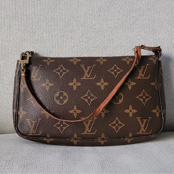 Louis Vutton Monogram Pochette Bag - Picture 6 of 8